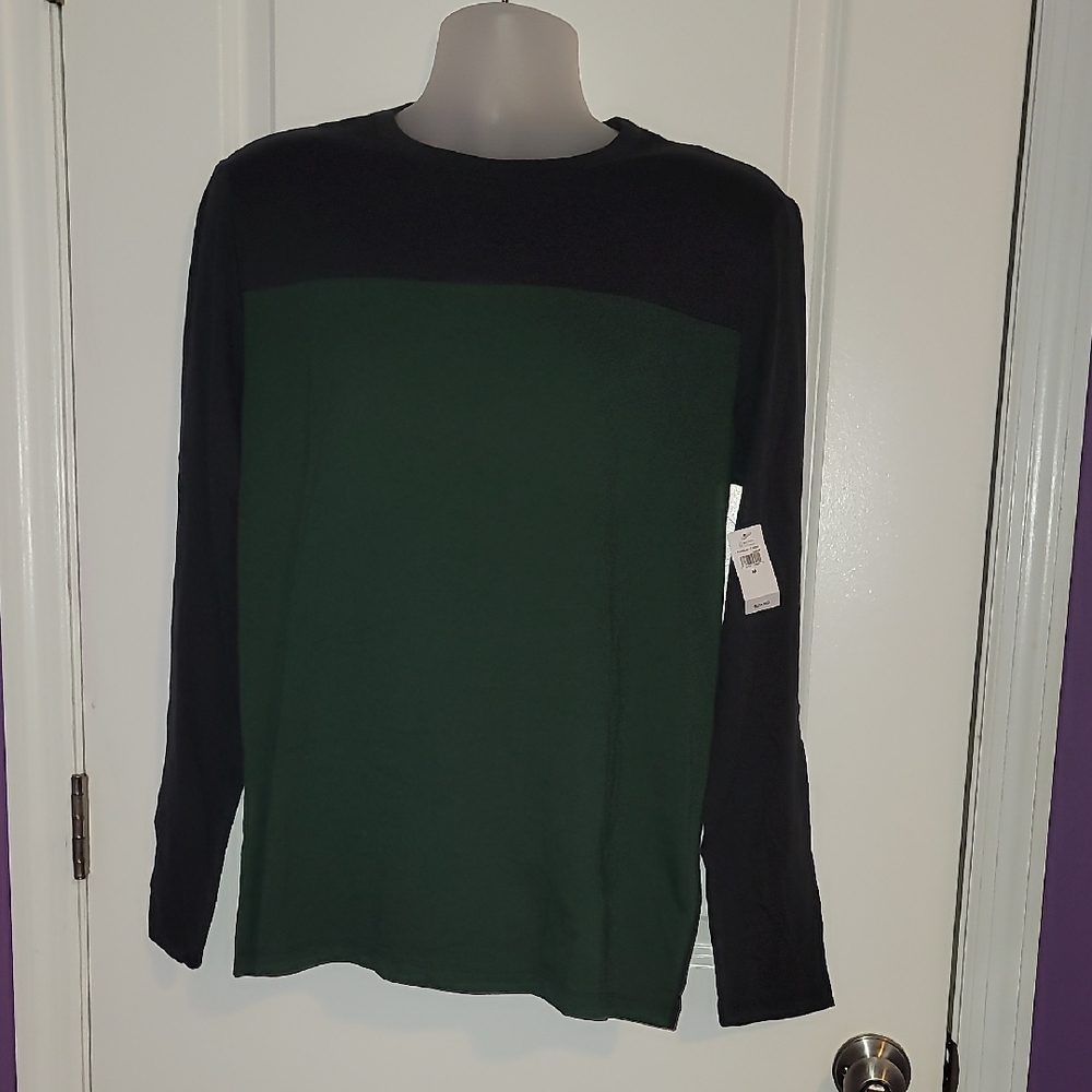 GAP Black and Green Long Sleeve Tee